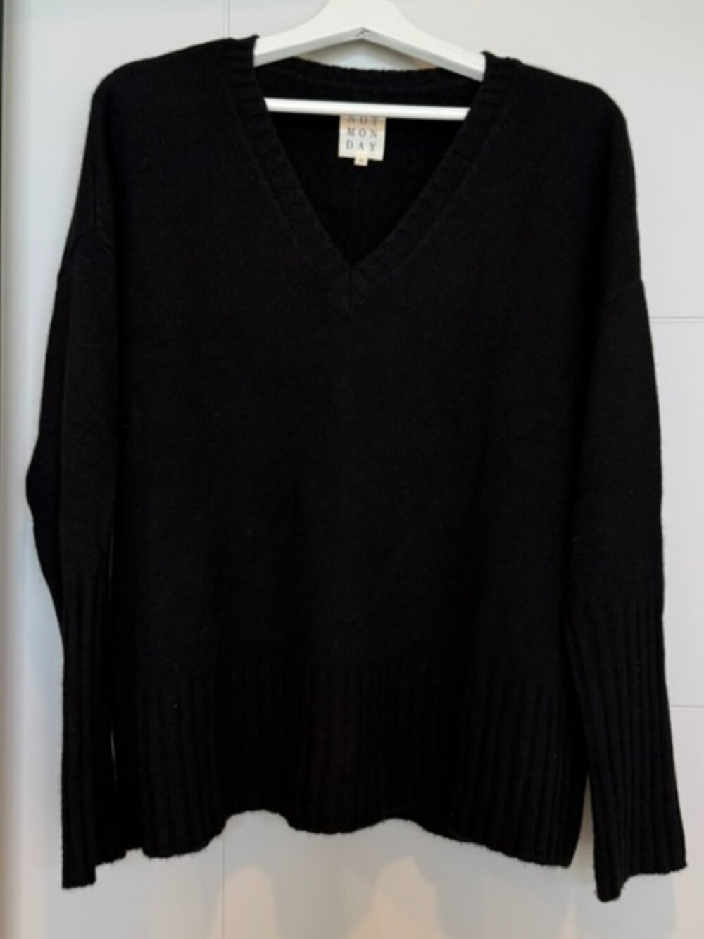 Not Monday Siena 100% Cashmere V-Neck Sweater size Small